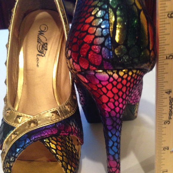 Wild Rose Multi colored size 6 heels gold stud - Picture 8 of 8